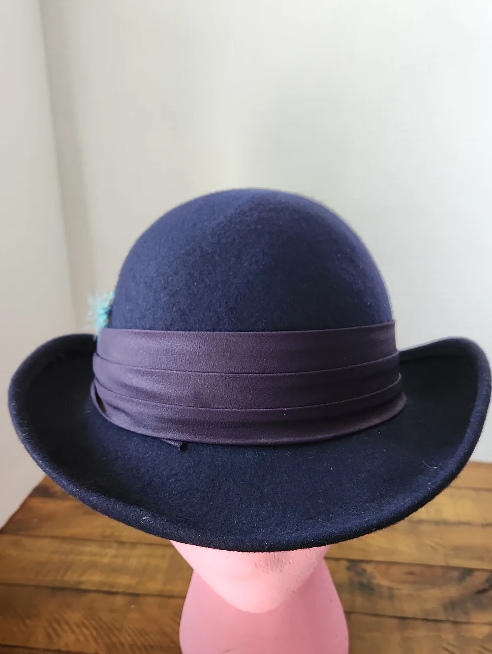 Vintage Women’s Navy Felt Cloche Hat with Feather Accent